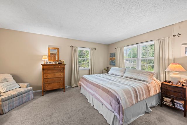 512 S Bristol Lane, Arlington Heights, IL 60005