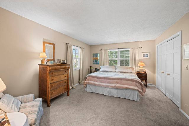 512 S Bristol Lane, Arlington Heights, IL 60005