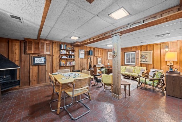 512 S Bristol Lane, Arlington Heights, IL 60005