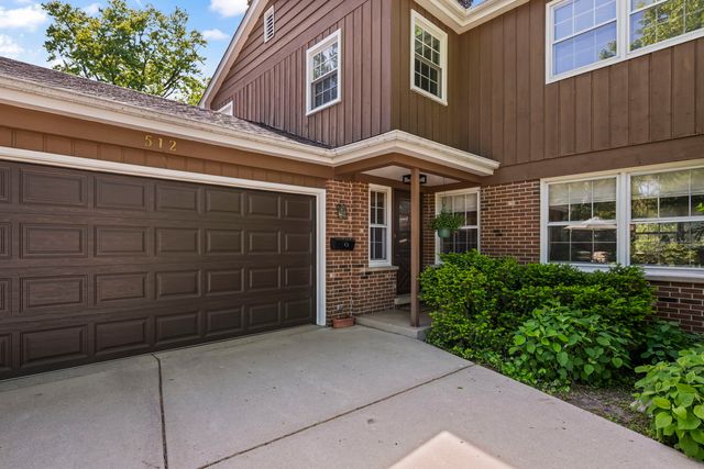 512 S Bristol Lane, Arlington Heights, IL 60005