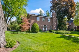 512 S Bristol Lane, Arlington Heights, IL 60005