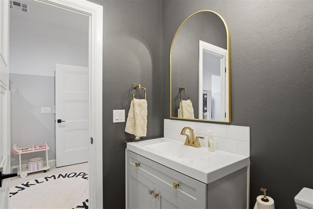 16405 Loire West Drive, Edmond, OK 73013