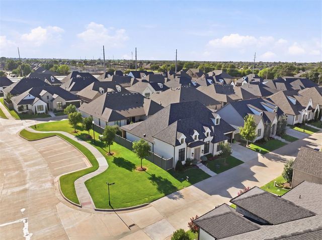 16405 Loire West Drive, Edmond, OK 73013