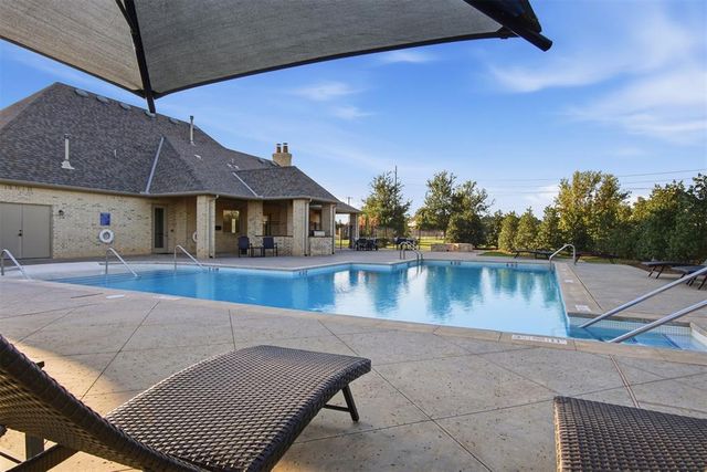 16405 Loire West Drive, Edmond, OK 73013