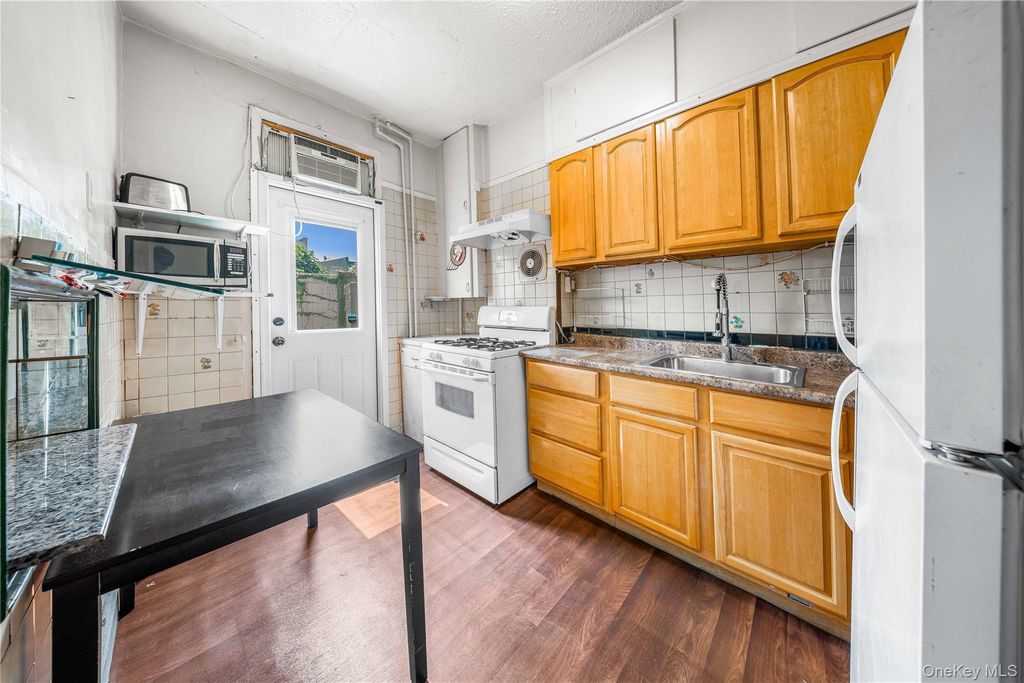 3077 42nd Street, Astoria, NY 11103