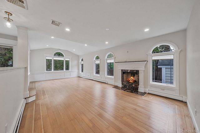 6 Robert Court, Center Moriches, NY 11934