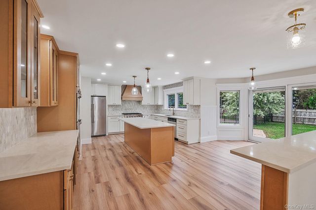 6 Robert Court, Center Moriches, NY 11934