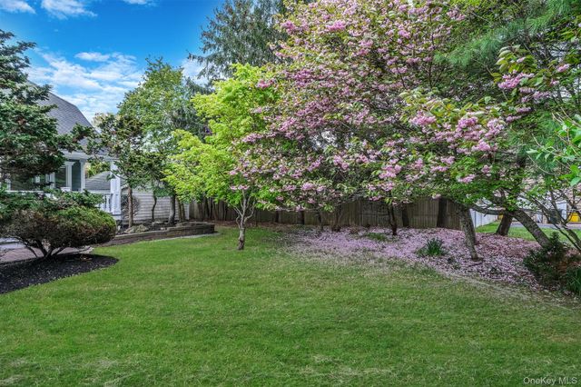 6 Robert Court, Center Moriches, NY 11934