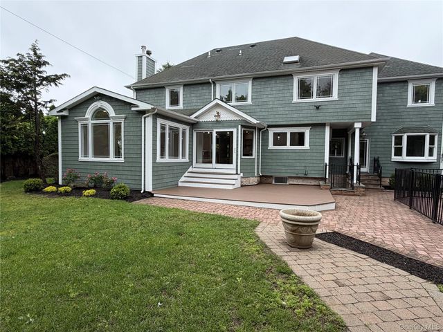 6 Robert Court, Center Moriches, NY 11934