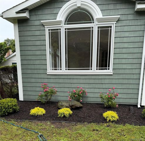 6 Robert Court, Center Moriches, NY 11934