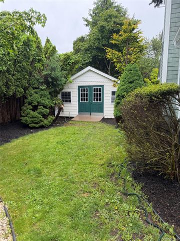6 Robert Court, Center Moriches, NY 11934