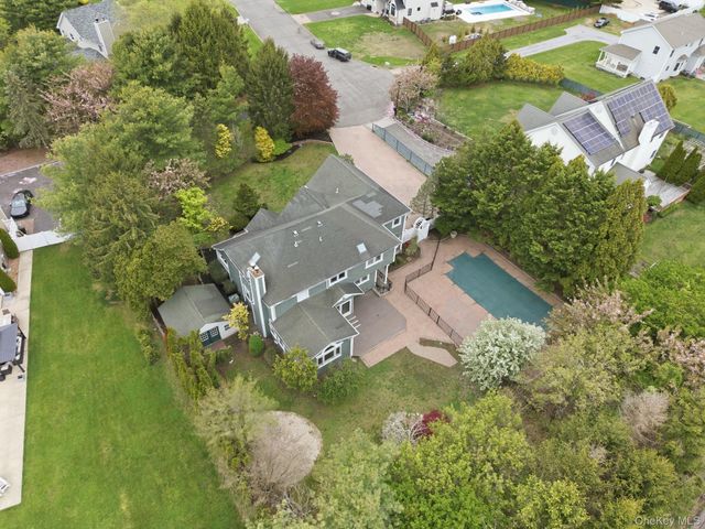 6 Robert Court, Center Moriches, NY 11934
