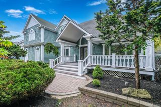 6 Robert Court, Center Moriches, NY 11934