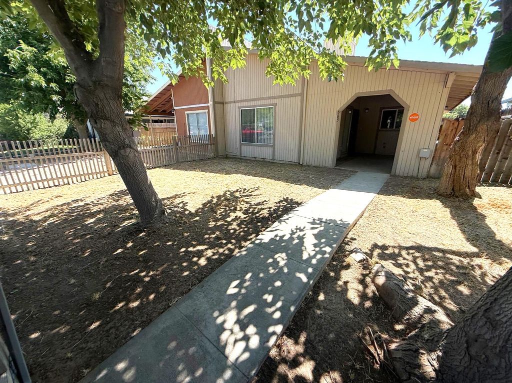 Image 1 of property listing at 665 S Coalinga Street, Coalinga, CA 93210