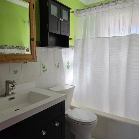 409 S 1st Street, Marshall, MN 56258