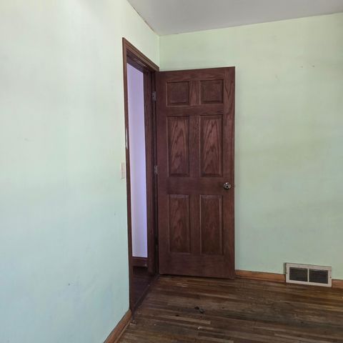 409 S 1st Street, Marshall, MN 56258