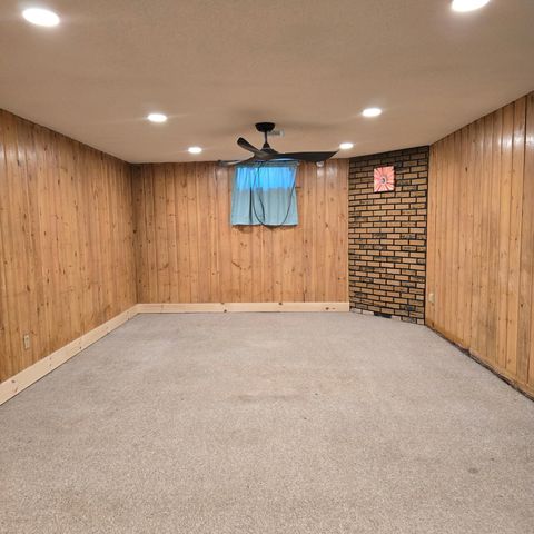 409 S 1st Street, Marshall, MN 56258