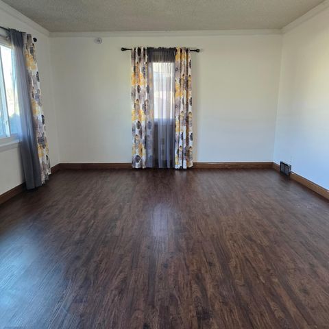 409 S 1st Street, Marshall, MN 56258