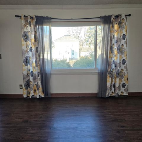 409 S 1st Street, Marshall, MN 56258