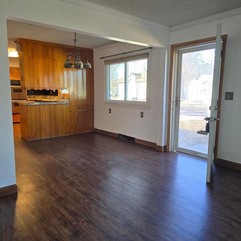 409 S 1st Street, Marshall, MN 56258