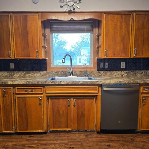 409 S 1st Street, Marshall, MN 56258