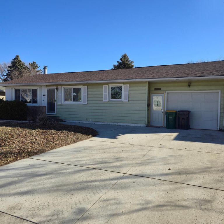 409 S 1st Street, Marshall, MN 56258
