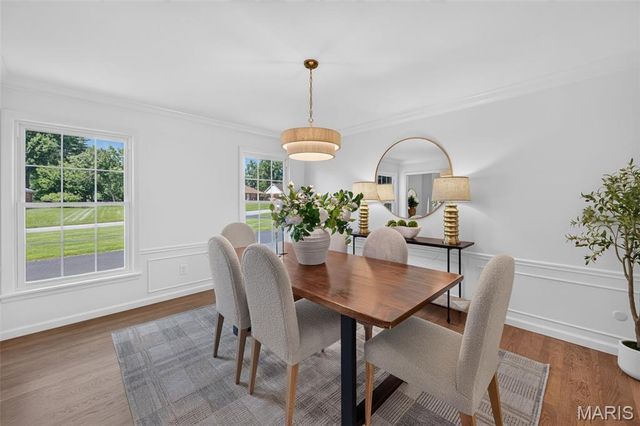 12529 Windmoor Place, Town And Country, MO 63131