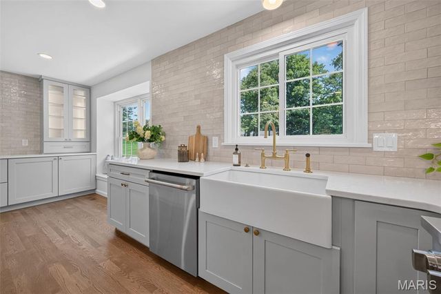 12529 Windmoor Place, Town And Country, MO 63131