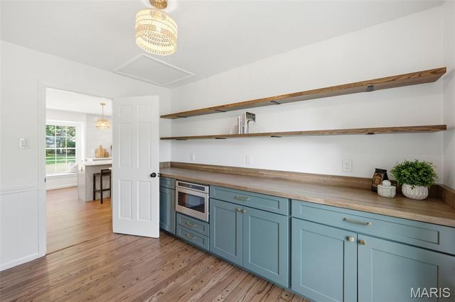 12529 Windmoor Place, Town And Country, MO 63131