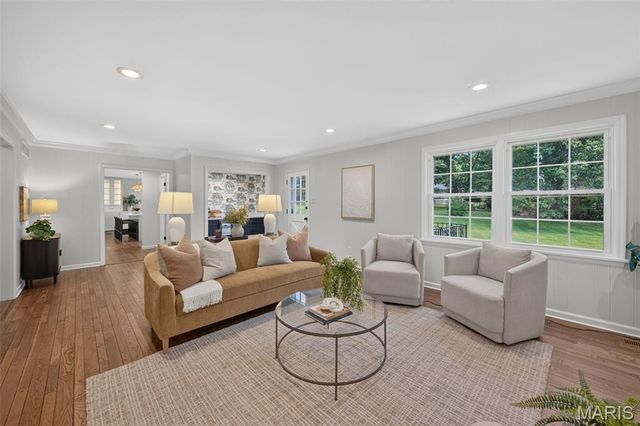12529 Windmoor Place, Town And Country, MO 63131