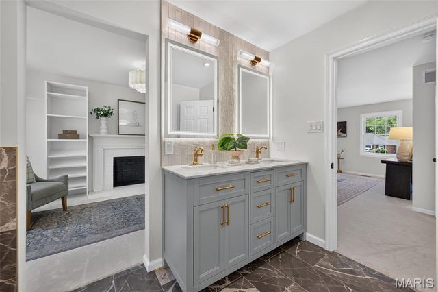 12529 Windmoor Place, Town And Country, MO 63131