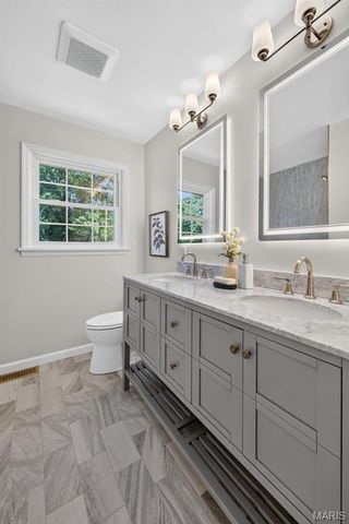12529 Windmoor Place, Town And Country, MO 63131
