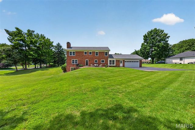 12529 Windmoor Place, Town And Country, MO 63131