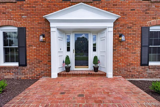 12529 Windmoor Place, Town And Country, MO 63131