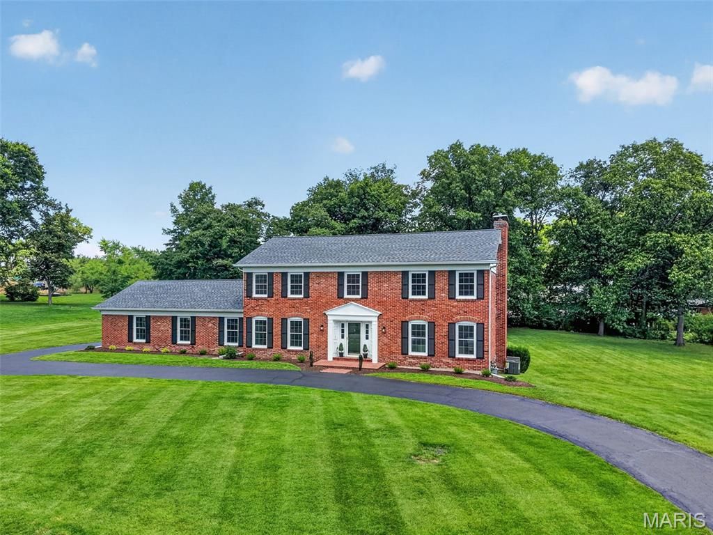 12529 Windmoor Place, Town And Country, MO 63131