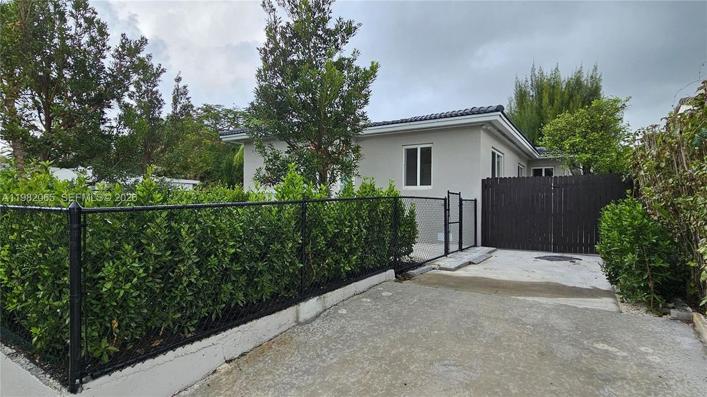 Image 10 of property listing at 2365 SW 21st Ave, Miami, FL 33145