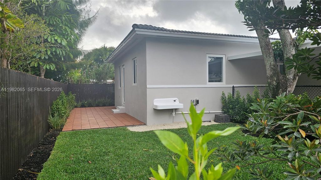 Image 8 of property listing at 2365 SW 21st Ave, Miami, FL 33145