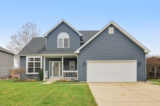 220 S Glenbrook Trail, Mchenry, IL 60050