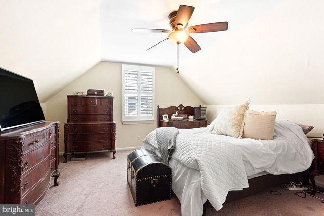 553 W KINGS HWY, Audubon, NJ 08106