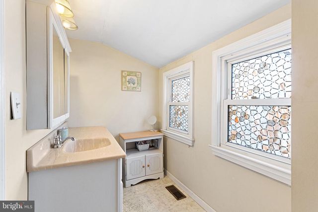 553 W KINGS HWY, Audubon, NJ 08106