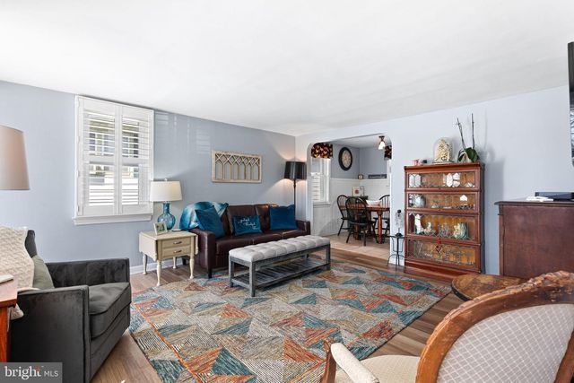 553 W KINGS HWY, Audubon, NJ 08106