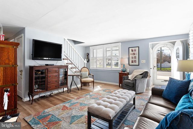 553 W KINGS HWY, Audubon, NJ 08106