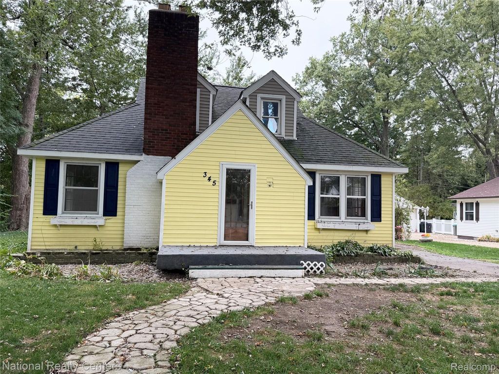 345 Colonial Lane, Algonac, MI 48001