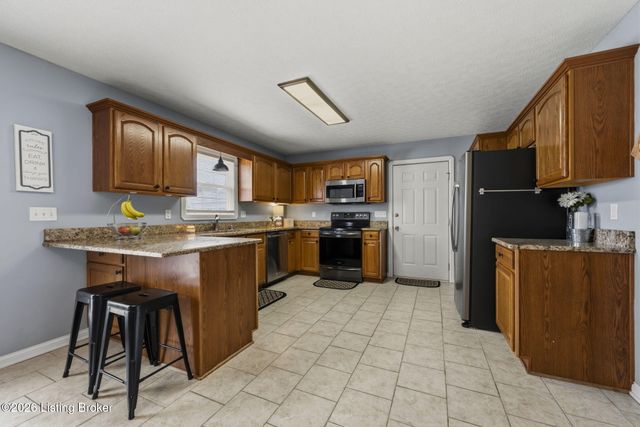 885 Hayden School Rd, Elizabethtown, KY 42701