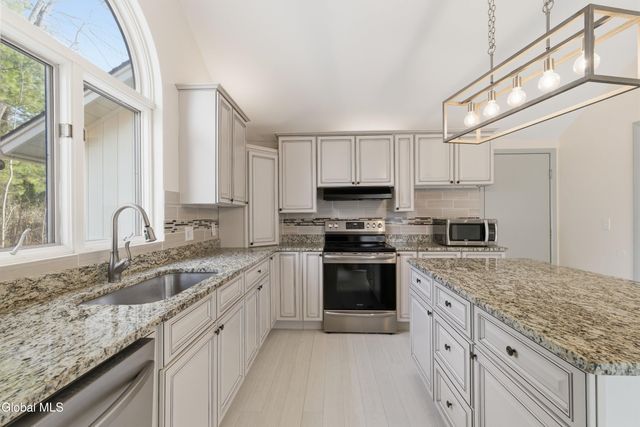 18 Glade Mallow Road, Malta, NY 12020