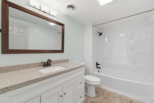 18 Glade Mallow Road, Malta, NY 12020