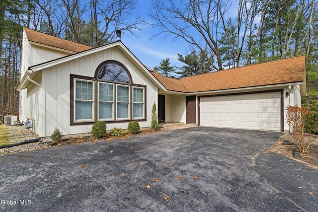 18 Glade Mallow Road, Malta, NY 12020