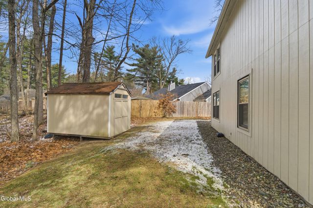 18 Glade Mallow Road, Malta, NY 12020