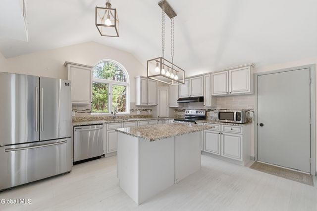 18 Glade Mallow Road, Malta, NY 12020