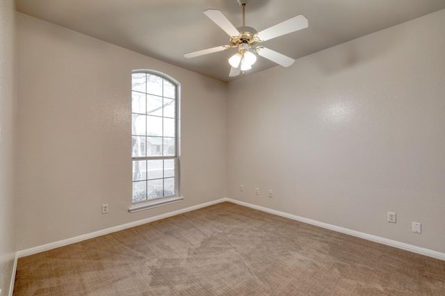 513 Mockingbird LN, Lockhart, TX 78644